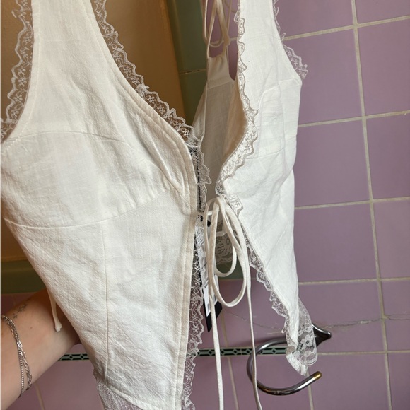 NWT Lioness Urban Outfitters white lace corset top - Picture 2 of 9